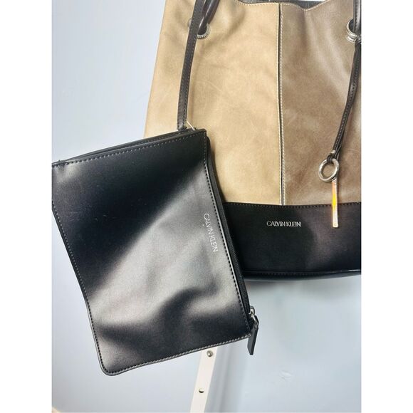 Calvin Klein Gabrianna Reversible Tote Black/gray 2 piece set - Picture 11 of 15